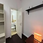 Ultra-central Spacious Near Old Town Apartment *