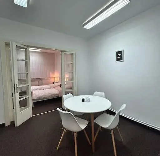 Ultra-central Spacious Near Old Town